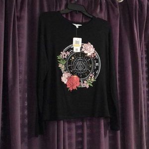 NWT Juniors Graphic Tee size M Black